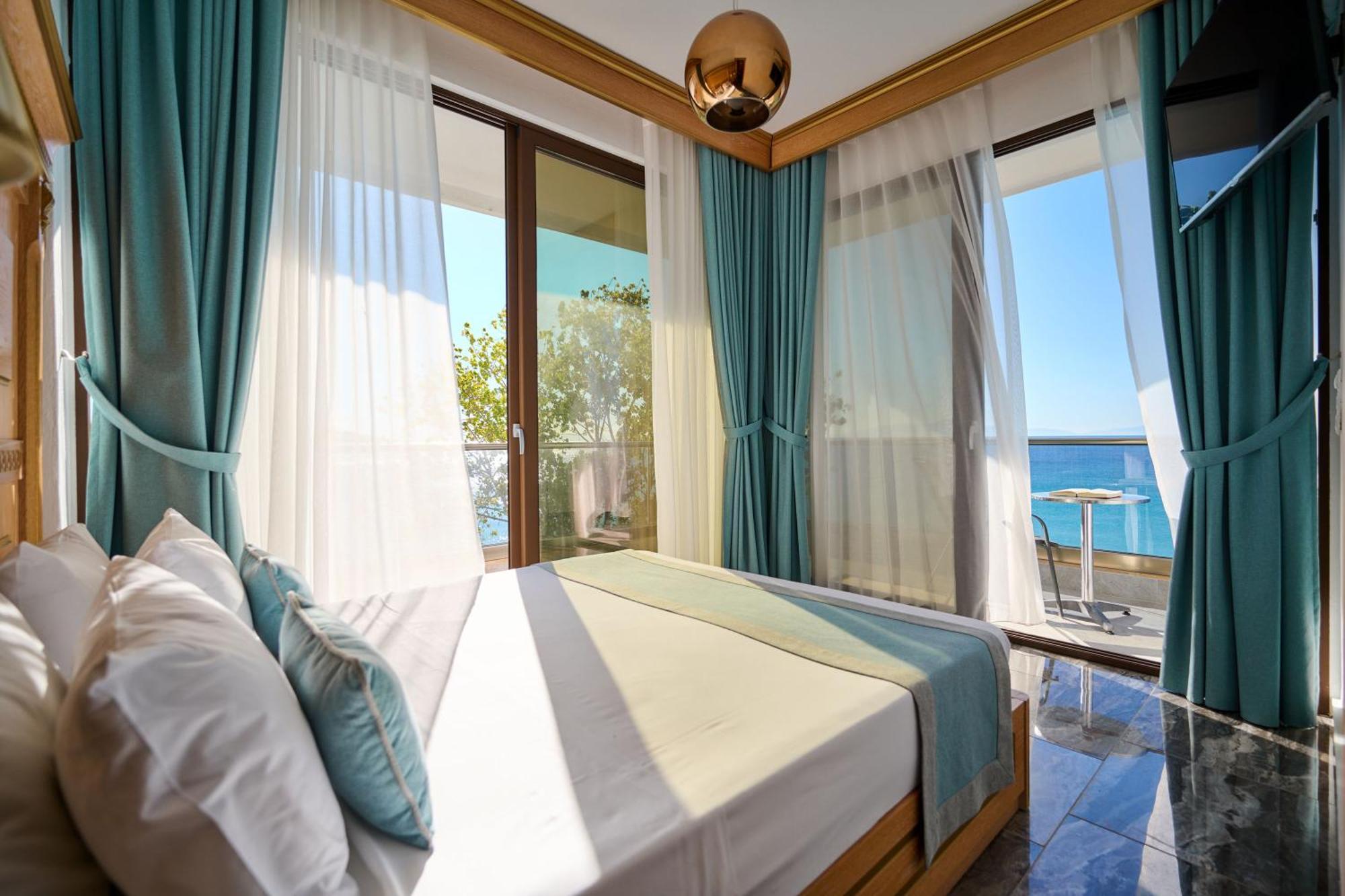 Evlogia Hotel Seafront And Anex By Greek Pride Фурка Екстериор снимка